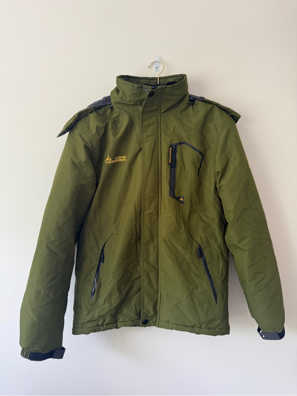 Olive Green Insulated Men's Jacket - Undisclosed Brand